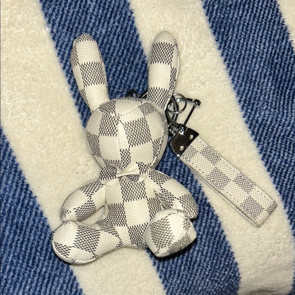 NWOT Checkered Bunny Keychain